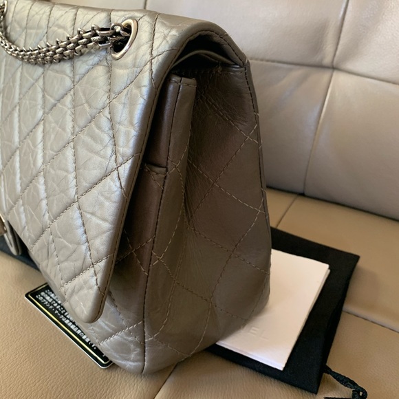 CHANEL Aged Calfskin Quilted 2.55 Reissue 227 - Picture 6 of 7